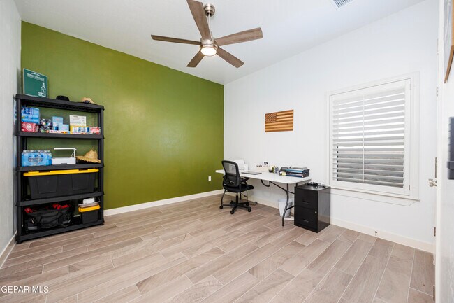 Building Photo - 2809 Tierra Garden Dr