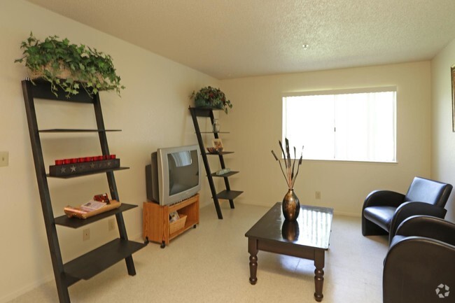 Living Room - Kings View Manor Senior Living 55 and Better