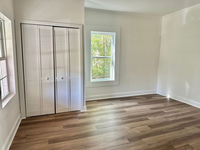 Building Photo - Recently Renovated 2-Bedroom Home in Henderson