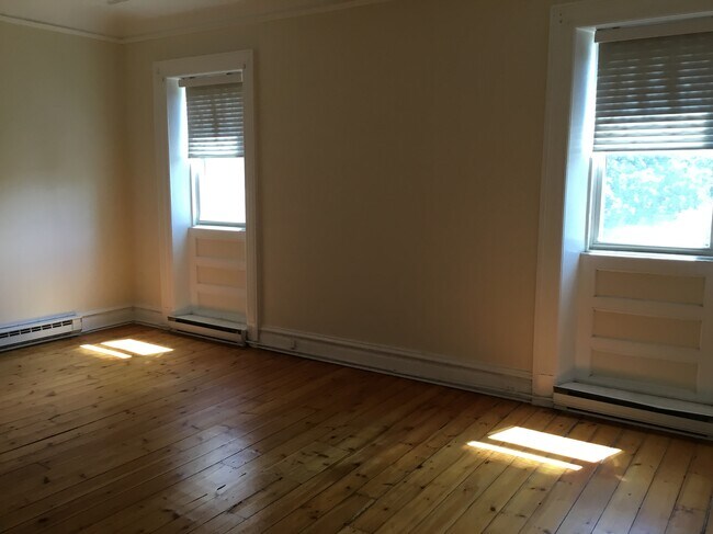 Building Photo - 385 State St