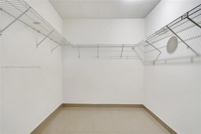 Building Photo - 4585 SW 87th Ave