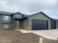 Building Photo - 4 BED | 3 BATH | TRIPLE CAR GARAGE | NEWLY...