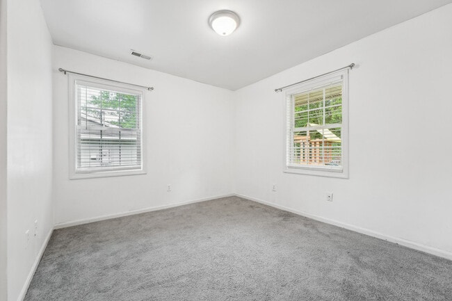 Building Photo - 508 Solar Dr