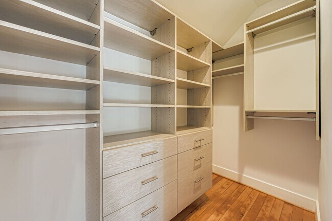 Closet - 4904 NE 16th Ave