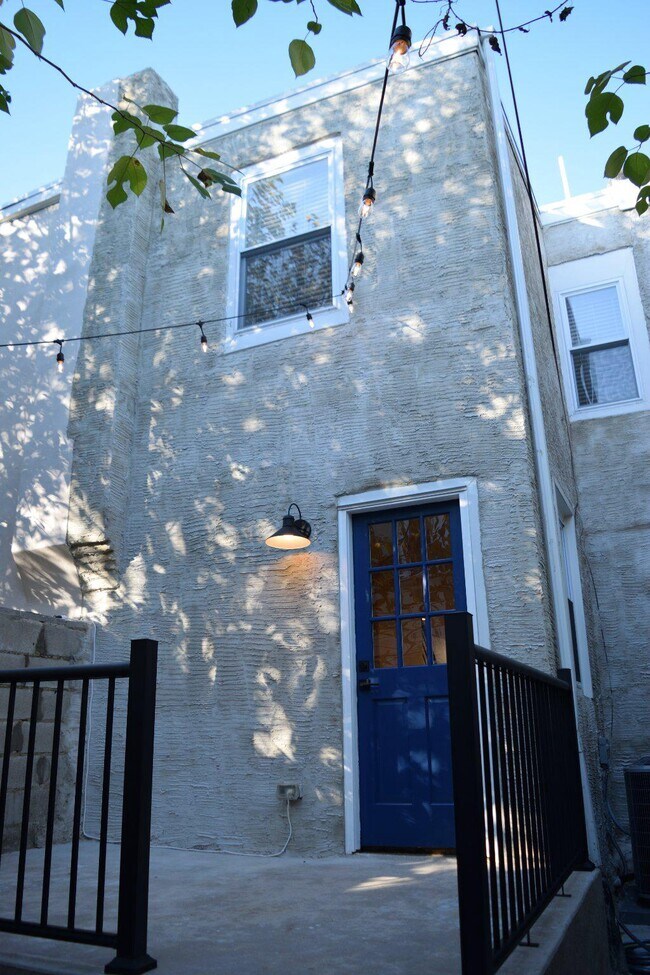 Building Photo - 2132 Sigel St
