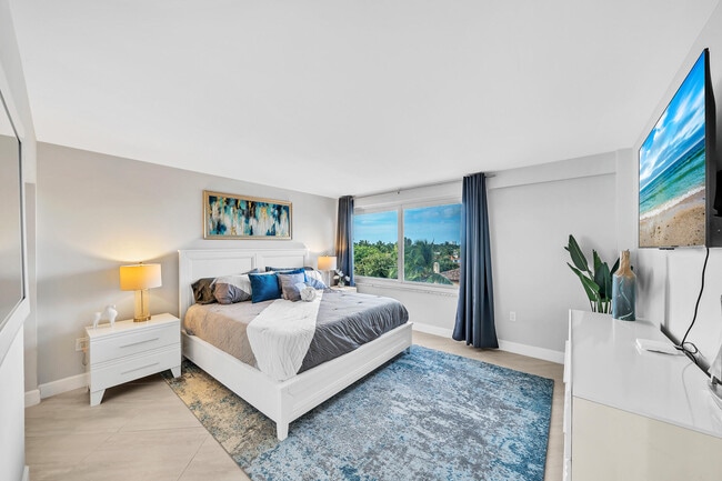 Building Photo - 170 N Ocean Blvd