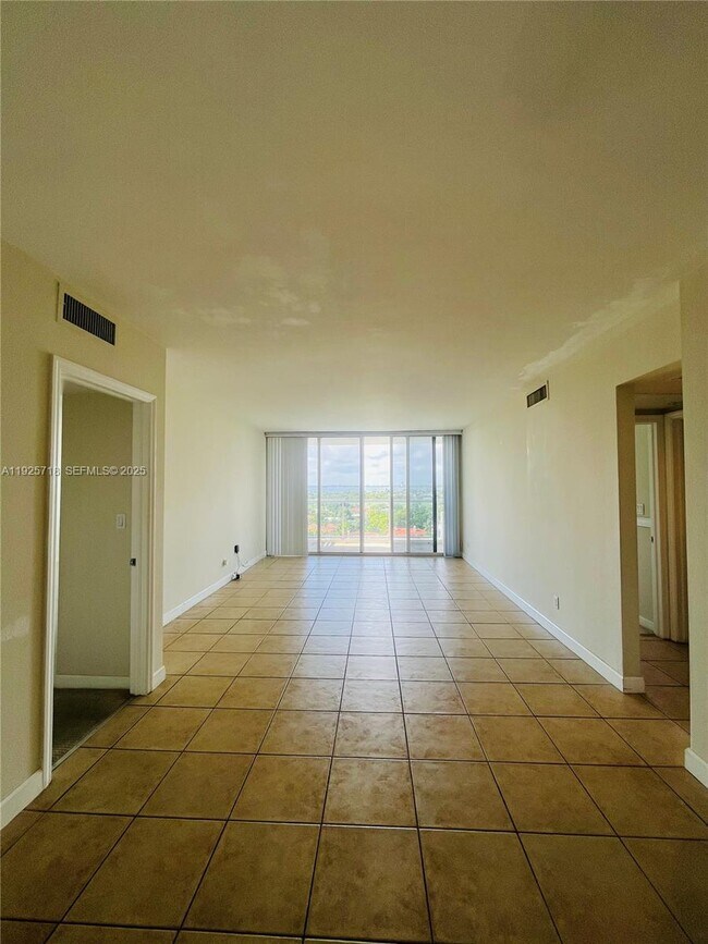 Building Photo - 5600 Collins Ave