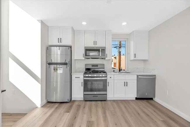 Building Photo - 4050 Cherokee Ave