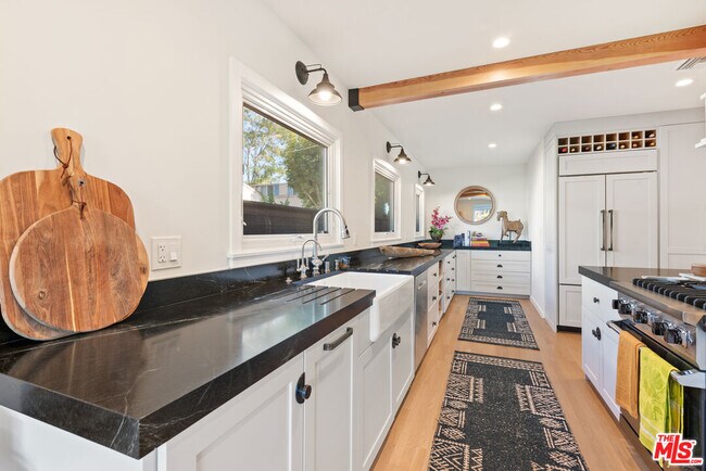 Building Photo - 11314 Homedale St