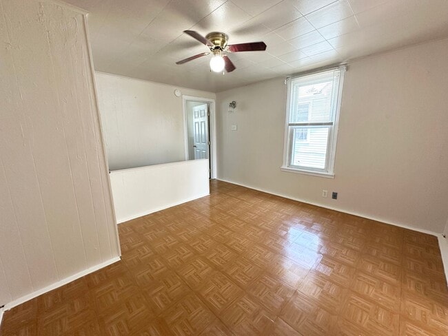 Building Photo - 1 Bedroom with Bonus Room in Lebanon!