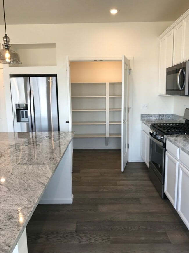 Building Photo - 3 bedroom 2 1/2 bathroom house in Commerce...