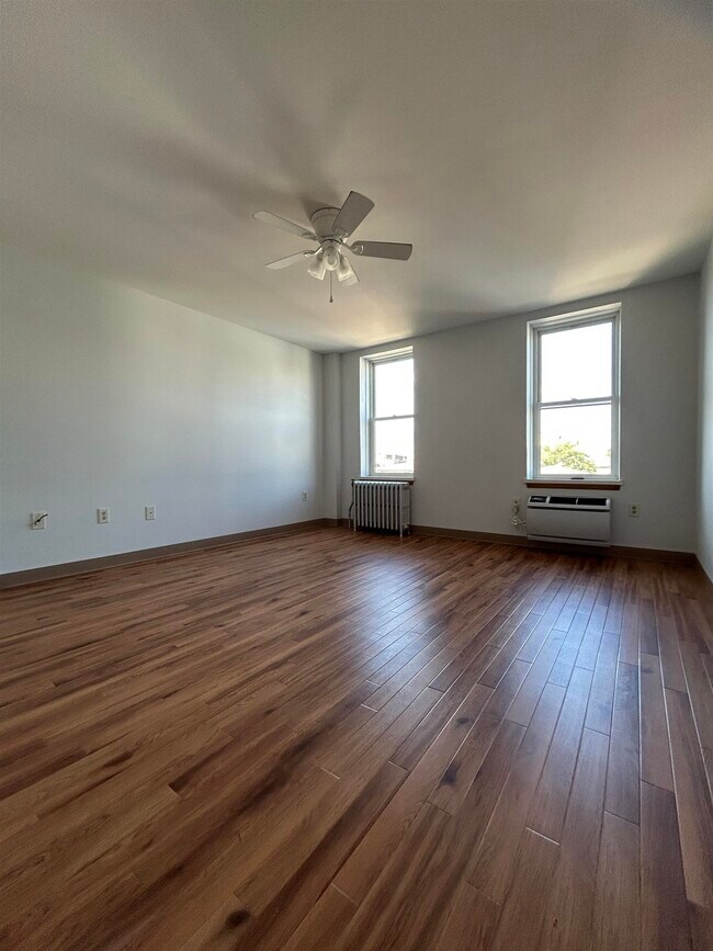 Building Photo - 287 Lawton Ave