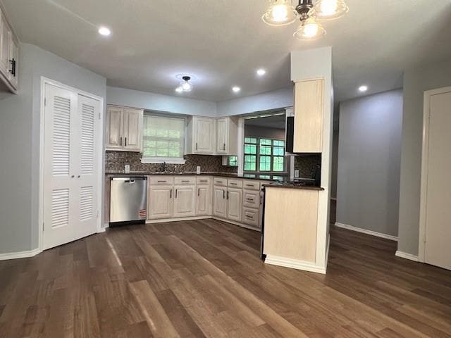 Building Photo - 327 S 4th St