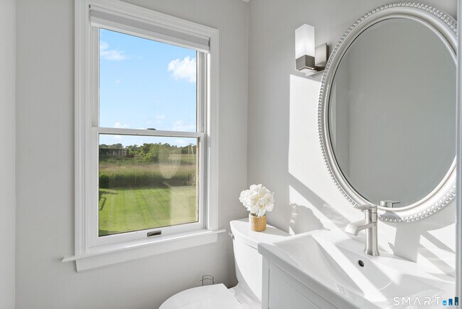 Building Photo - 1016 Fairfield Beach Rd