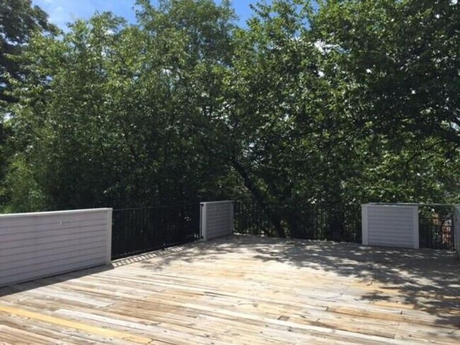 Building Photo - Renovated Single Family Home Available soon for Move-In !