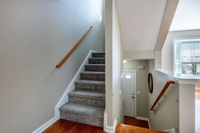 Building Photo - 15 Scuppo Rd