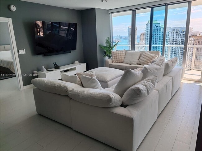 Building Photo - 200 Biscayne Blvd Way