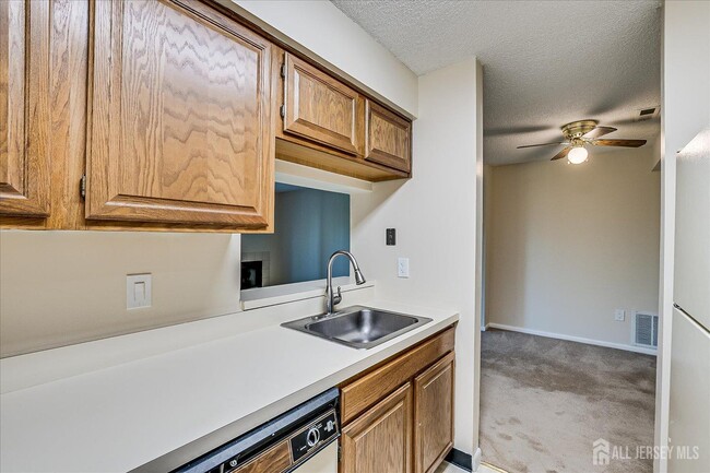 Building Photo - 405 Ravens Crest Dr