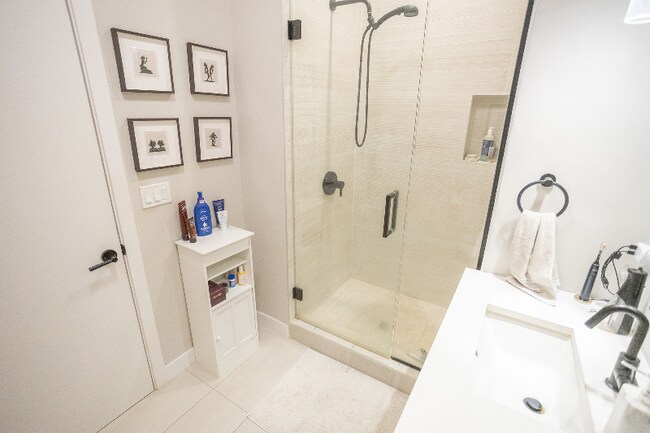 Building Photo - 4806 N Magnolia Ave