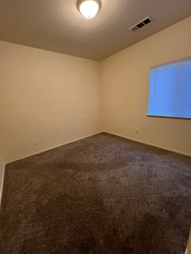 Building Photo - 1920 Fern Dr