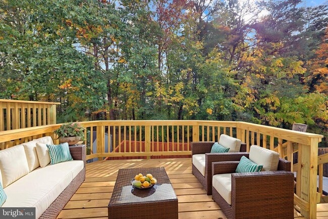 Building Photo - 306 Kings Crest Dr