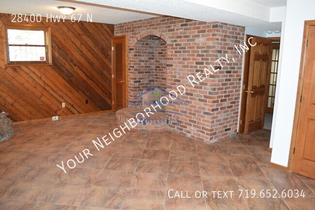 Building Photo - 28400 N Hwy 67