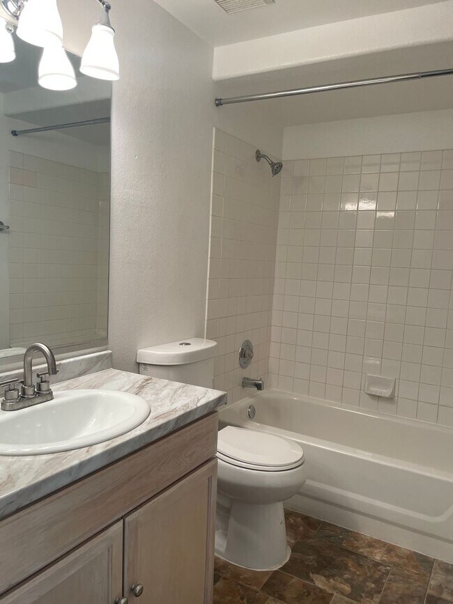 Building Photo - Beautiful open floor plan located in a gat...