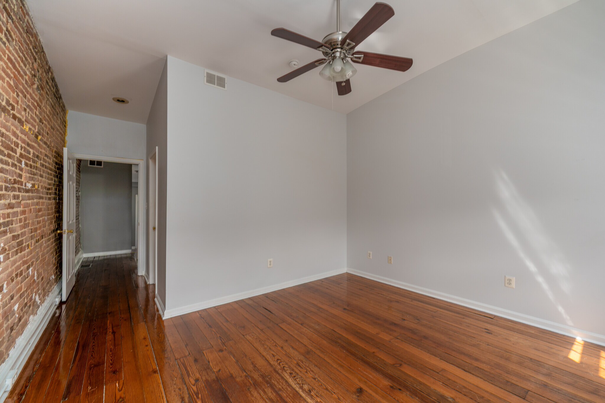 Building Photo - 926 S Hanover St