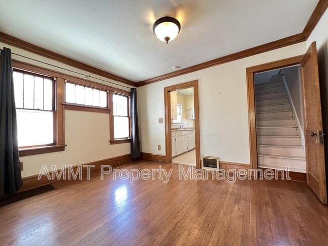 Building Photo - 421 19th St NE