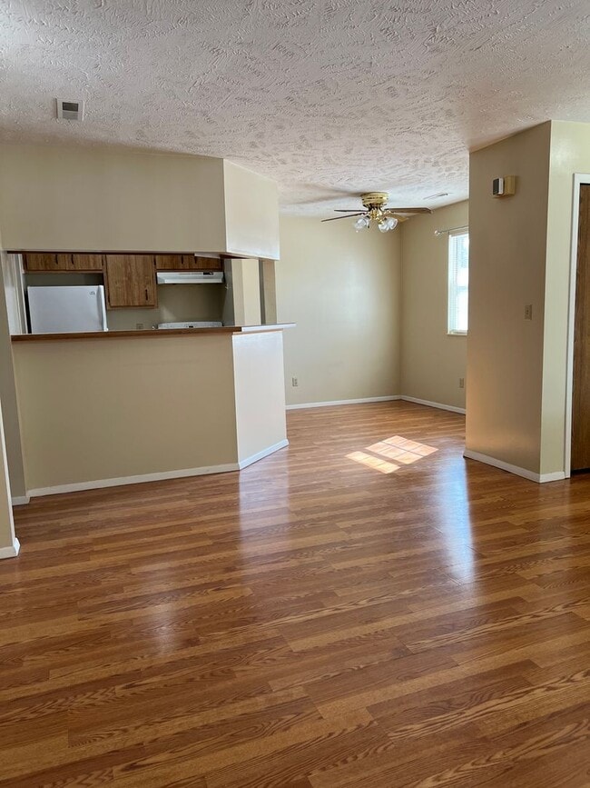 Building Photo - 2 Bedroom, 2 Bath Broadview Heights