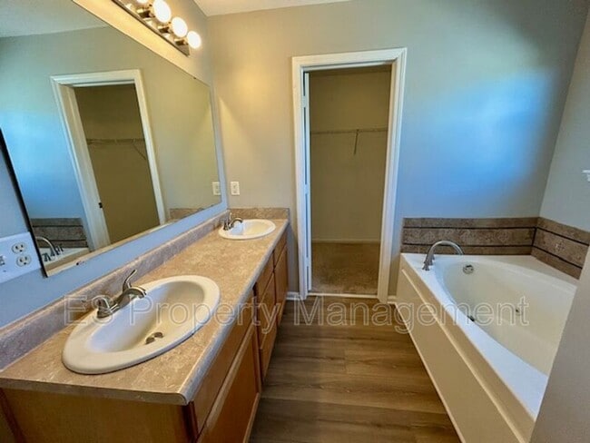 Building Photo - 5363 Shamus Dr