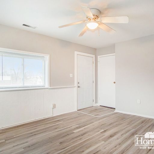 Building Photo - Charming two-bedroom, one-bath home offering a comfortable layout with ample natural light