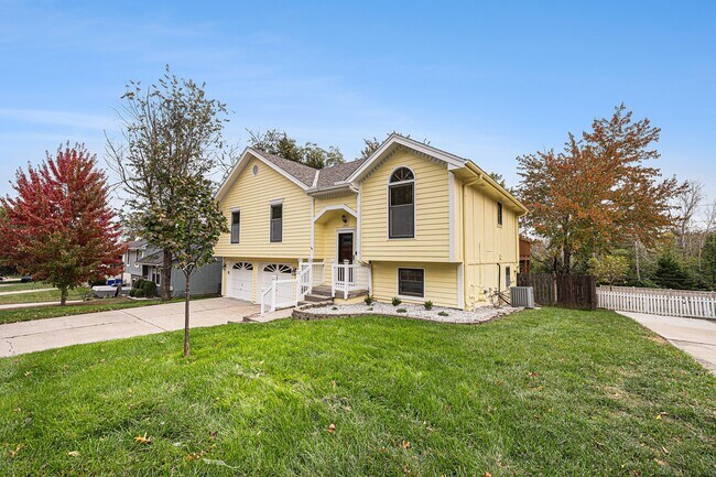 Building Photo - 1401 NE Weddle Ln