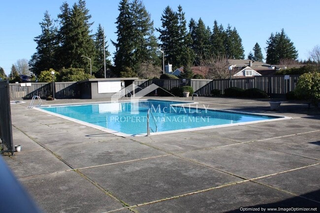 Building Photo - 1 Bedroom, 1 Bathroom Condo – Approx. 605 Sq. Ft.