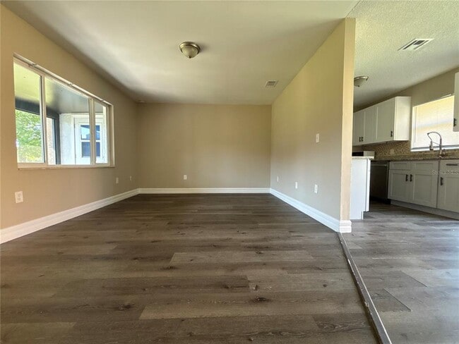 Building Photo - 504 Blackbird Ln