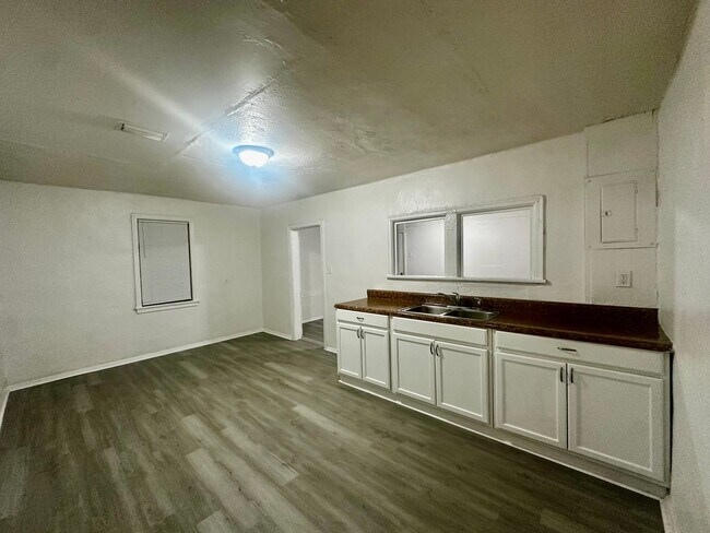 Building Photo - Move-In Ready Gem Near Downtown Orlando!