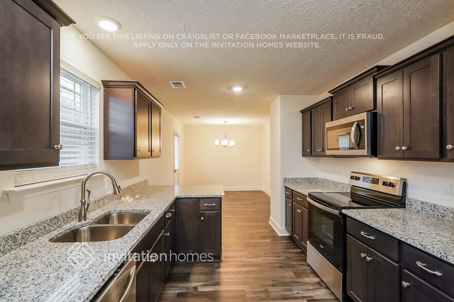 Building Photo - 319 Green Hills Dr