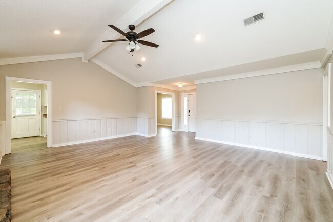 Building Photo - 8280 Shallow Rock Cove