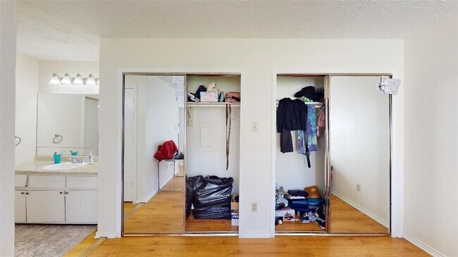 Building Photo - 1005 Spring Loop