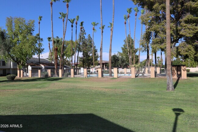 Building Photo - 6624 S Palm Dr