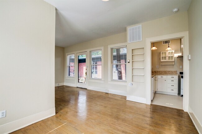 Building Photo - 1001 Bomar St