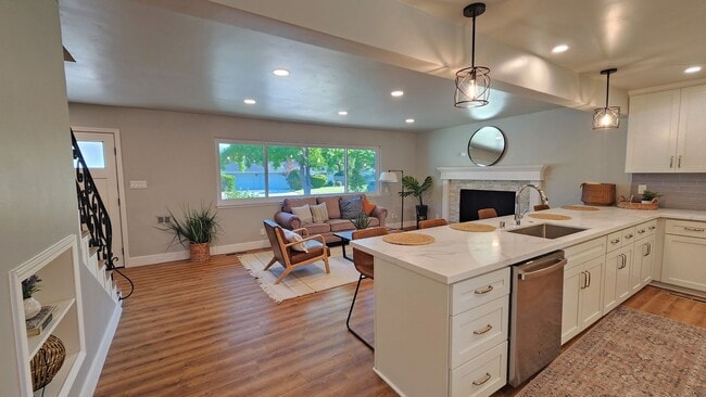 Building Photo - 7021 Wilshire Cir