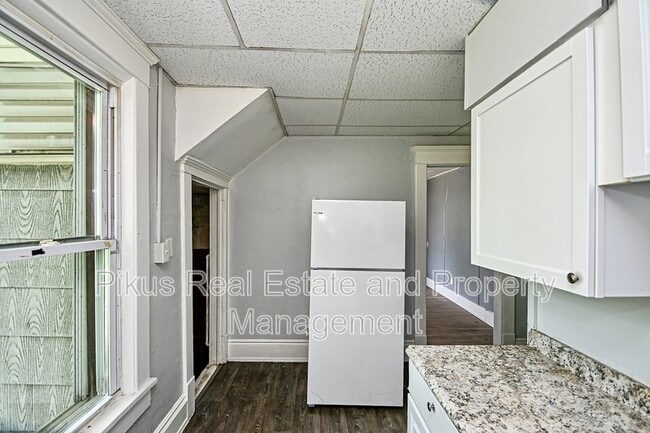 Building Photo - 825 7th St NW