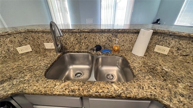 Building Photo - 485 Martigues Dr