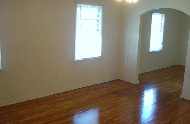 Building Photo - Charming Home in Tranquil Norwood Area