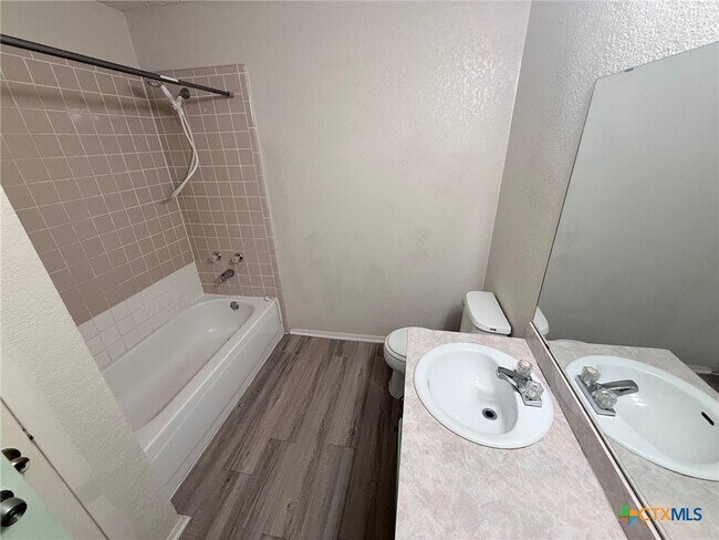 Building Photo - 2502 Transit Dr