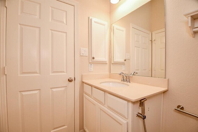Building Photo - 27403 Bentridge Park Ln