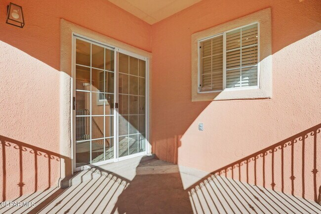 Building Photo - 3150 N Yarbrough Dr