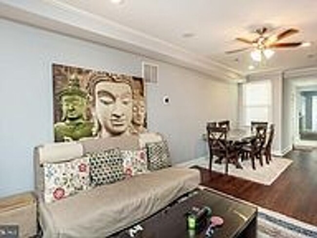 Building Photo - Gorgeously Renovated Upper Fells Point 2bd...