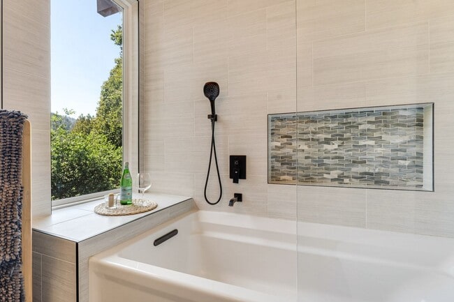 Building Photo - Boulder Creek Sanctuary! 50% off 1st months rent!